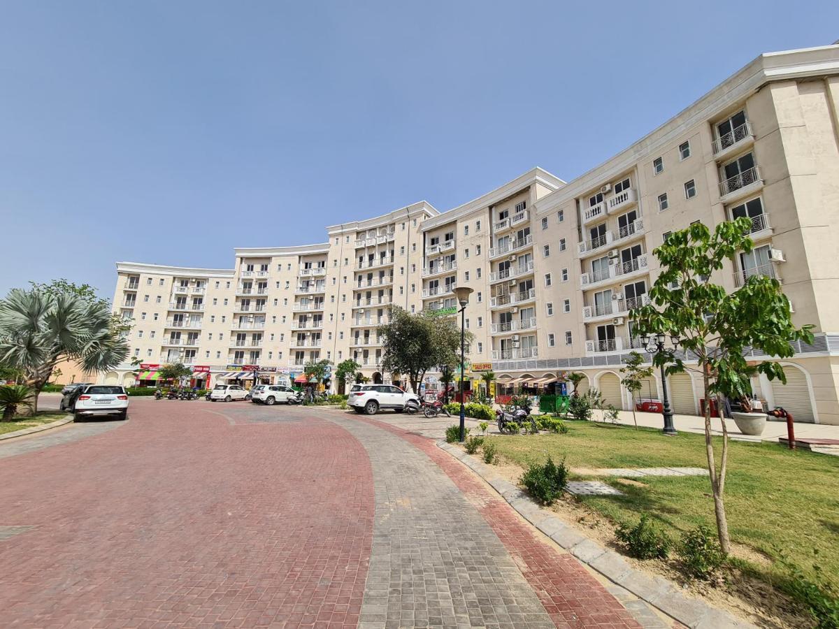 Lord Krishna Palace Hotel Vrindavan Exterior photo
